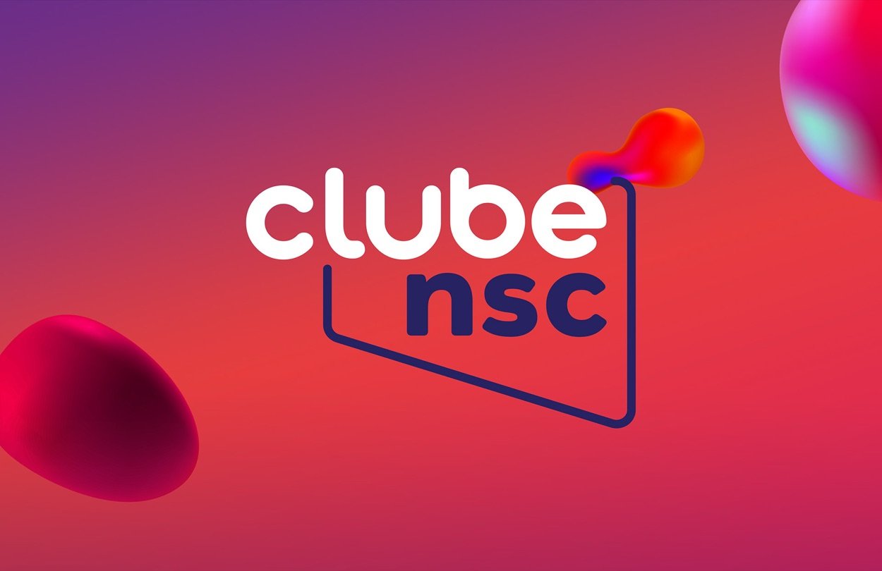 Marca do Clube NSC sobre fundo em degradê