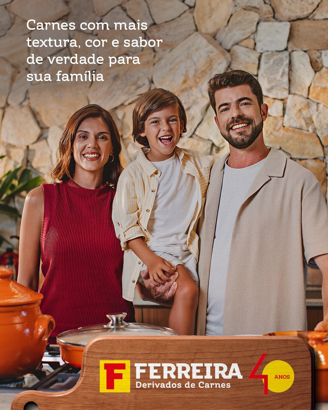 Peça da campanha com família à mesa