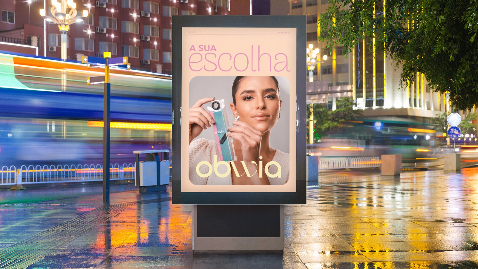 Anúncio da Obwia em mídia digital de rua