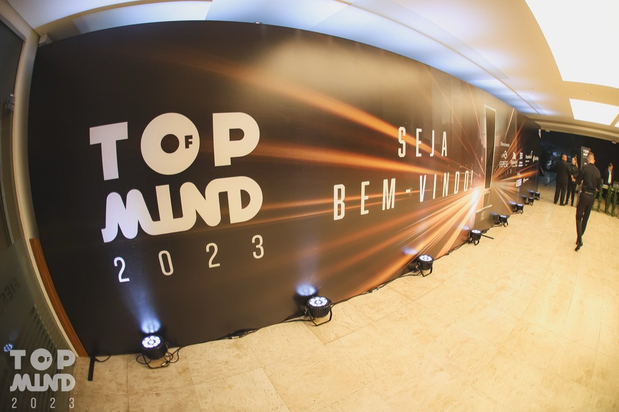 Painel de boas-vindas do evento Top of Mind 2023
